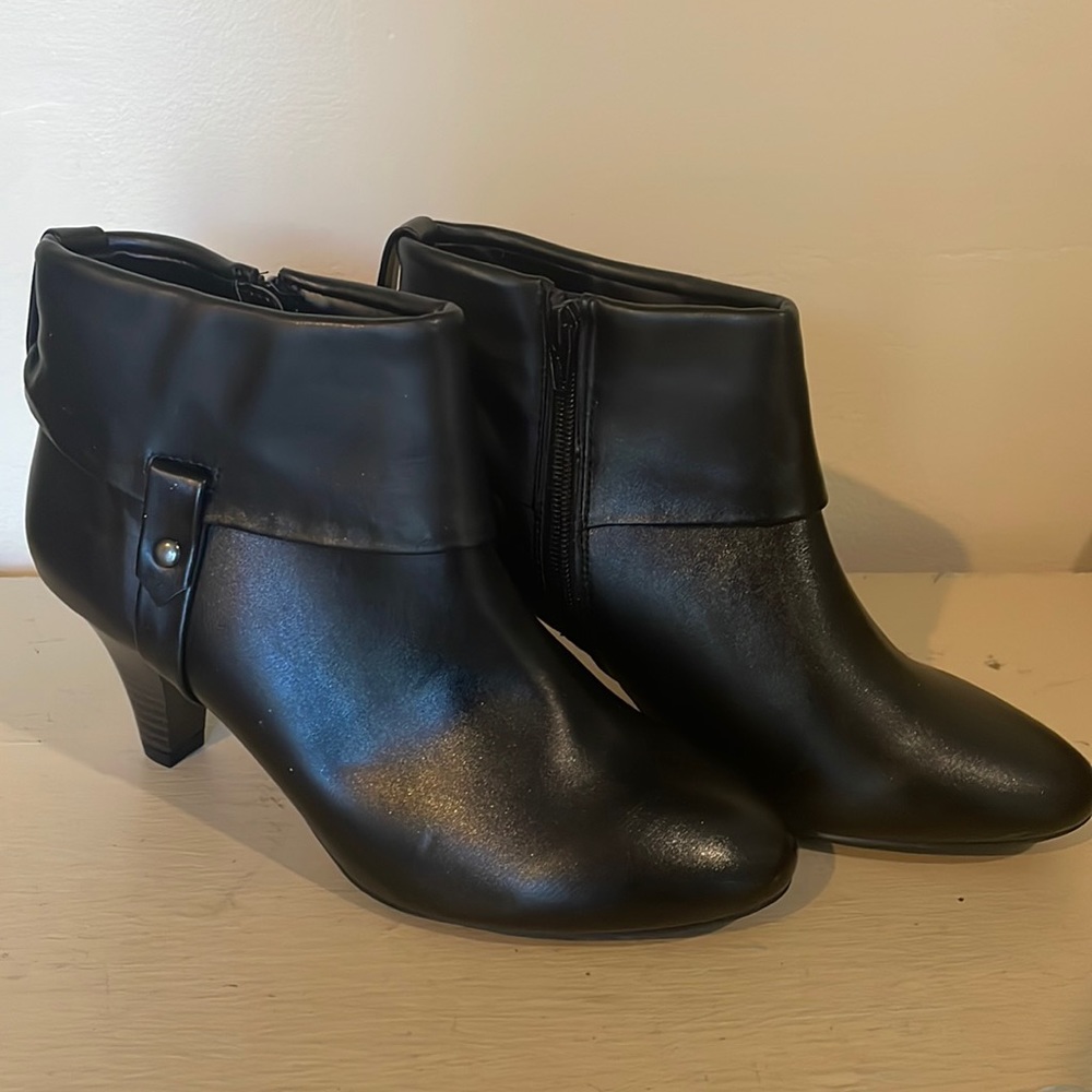 Size 9 WD East 5th Flex Form Black Bootie/ Ankle Boot Brand New